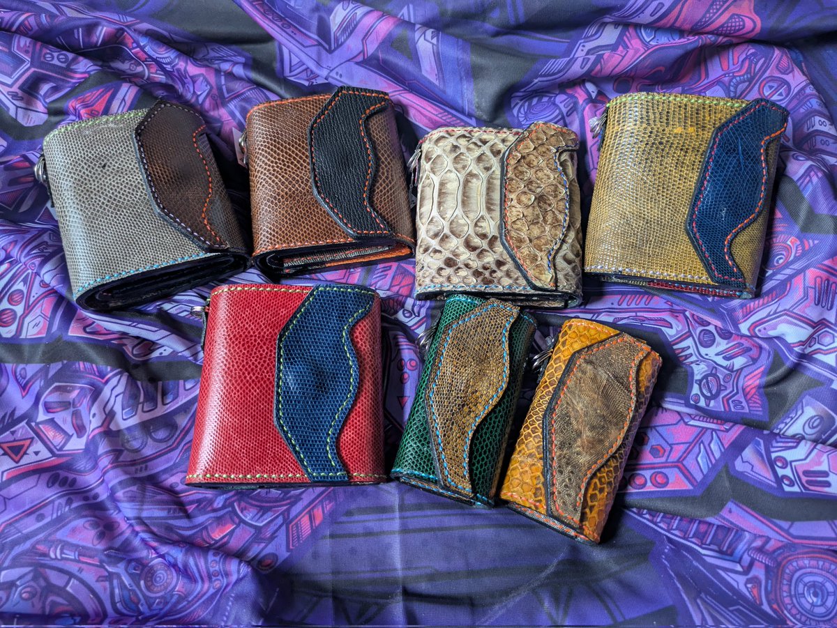 明日の #アルトヴァリエ
ちょっと材料の在庫等の関係で
このところ作ってた エキゾチックレザーのアイテムを 特価出しします！
勿論通常作品も持っていきますが
60%くらい ブレスレット屋さんです
なんか 色んなブレスレット作るの楽しくなってしまって（笑）