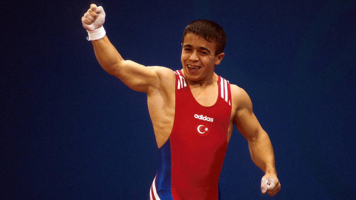 BGTurkleri's tweet photo. Dünyanın en büyük haltercilerinden biri olan Halil Mutlu, 1973’te Bulgaristan’ın Kırcaali (Kardzhali) şehrinde doğdu. Üç kez Olimpiyat şampiyonu, sayısız dünya ve Avrupa rekorunun sahibi. Bulgaristan Türklerinin gururu, Türkiye’nin efsane sporcusu. ❤️
#HalilMutlu #BulgaristanTürkleri #Türkler