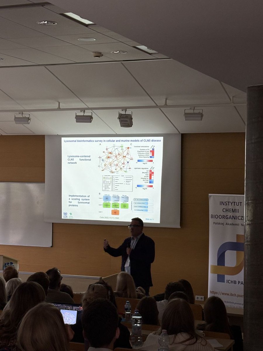 MBorowiakLab's tweet photo. Day 2!
Our team gave amazing talks:
🔹 Our lab head Małgorzata Borowiak gave a big-picture on our research into beta cells
🔹 Asia Szpotkowska told an incredible story about oxidative stress in pancreatic cell fate
🔹 Maciej Lałowski explained the power of multiomics in diseases https://t.co/QzAOJBoDSo