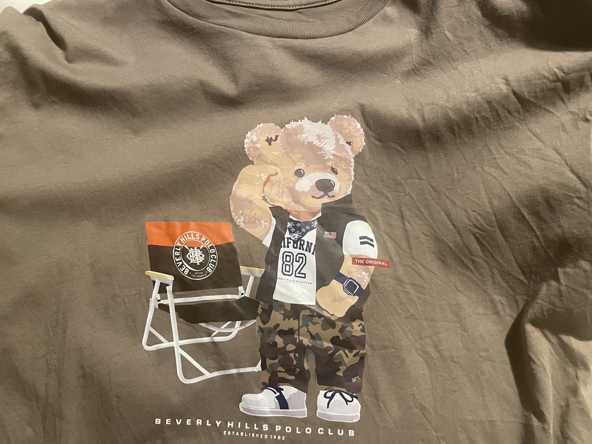 axetimesLtd's tweet photo. 今夏のバンコク旅行で、妻の母から現地で買ったTシャツのプレゼントをいただきました。40代にはやや照れるデザインですが、がっつりとローテーションに加えて着ています🧸
#ThanksAlways https://t.co/qC2Mip3nXP