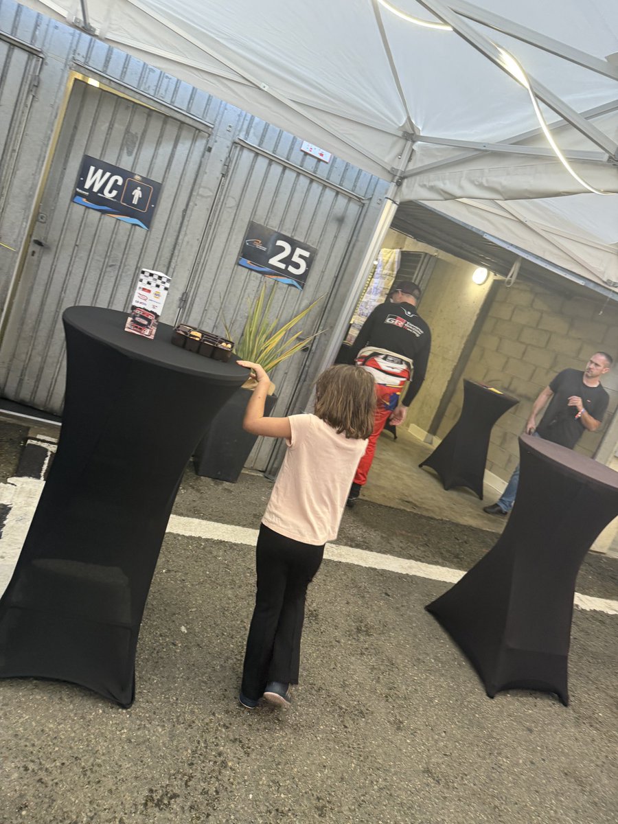 c’est partis pour un week end de fou , pour finir en beauté les vacances , comme d’hab depuis 22 ans dans l’écurie de la team 🔴⚪️