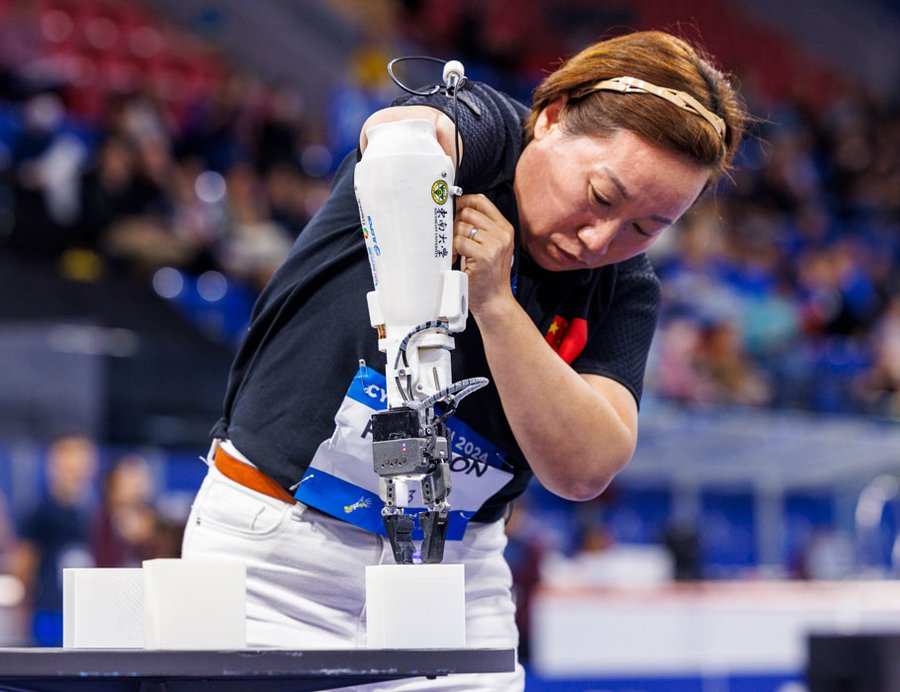 medntdj's tweet image. A new Focus article highlights the winners of the Arm #Prosthesis race at the 2024 #Cybathlon, and explains the design of the innovative two-fingered gripper and vision-assisted sensory unit.
science.org/doi/10.1126/sc…
via @SciRobotics
