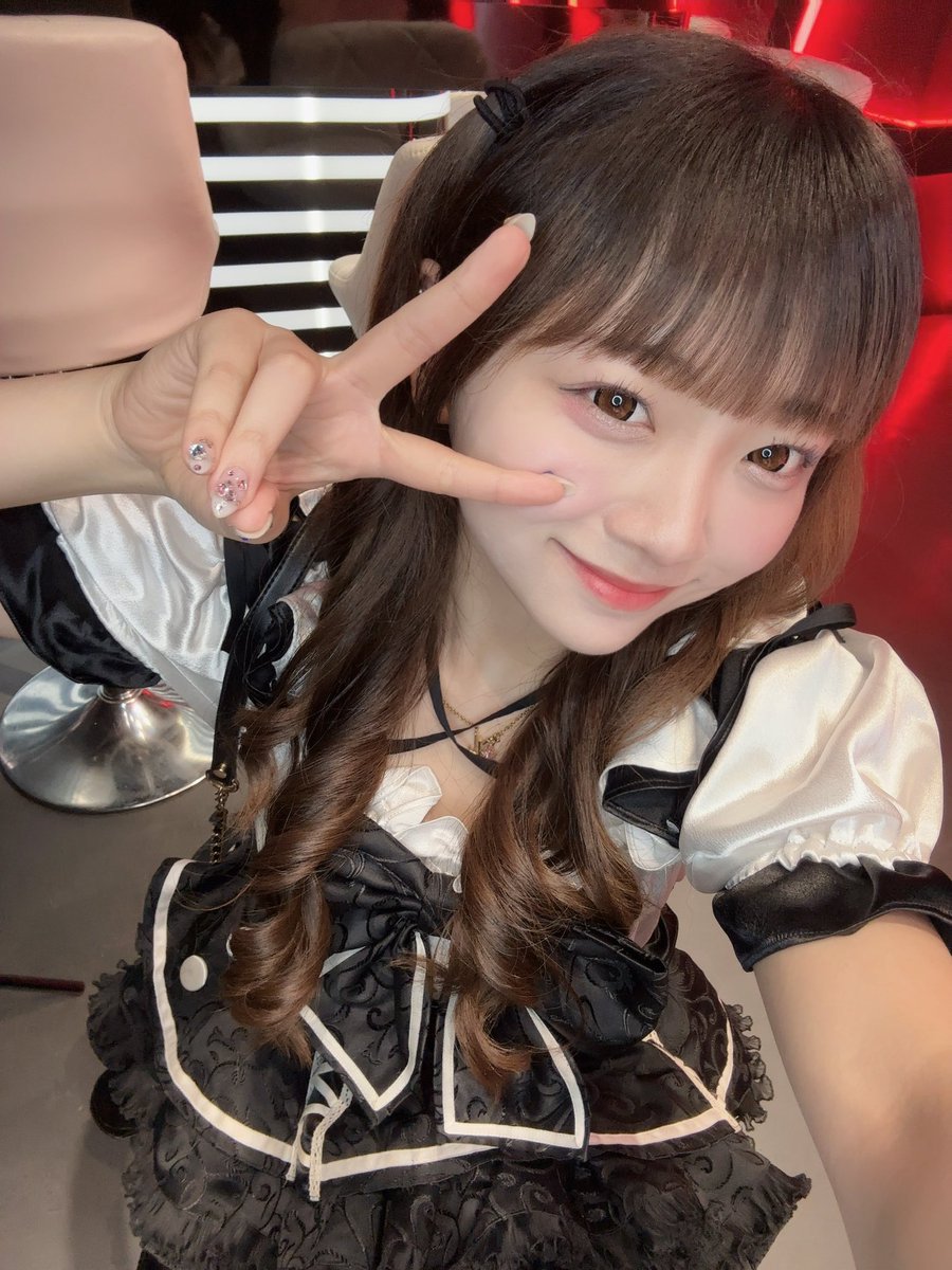 おきゅいん！

ハーフツインで巻きました-💕

21:00までいます‼️‼️‼️

17:00からのお約束ありがとうございます🙇

#コンカフェ