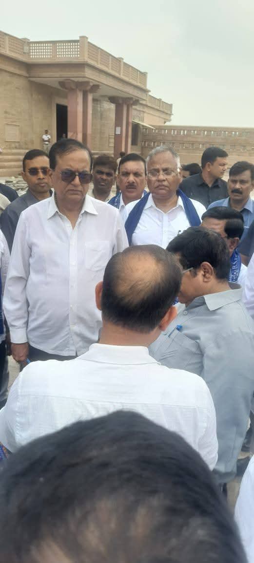 RajeshMeshram21's tweet image. मान्यवर श्री कांशीराम जी के 9 अक्टूबर को  पुण्यतिथि पर ‘मान्यवर श्री कांशीराम जी स्मारक स्थल’ लखनऊ में होने वाले राज्यव्यापी कार्यक्रम के लिए आज दिनांक 20 सितम्बर 2025 को कार्यक्रम स्थल की तैयारियों का जायज़ा लेने पहुंचे पार्टी के वरिष्ठ पदाधिकारीगण 
#9_अक्टूबर_लखनऊ_चलो