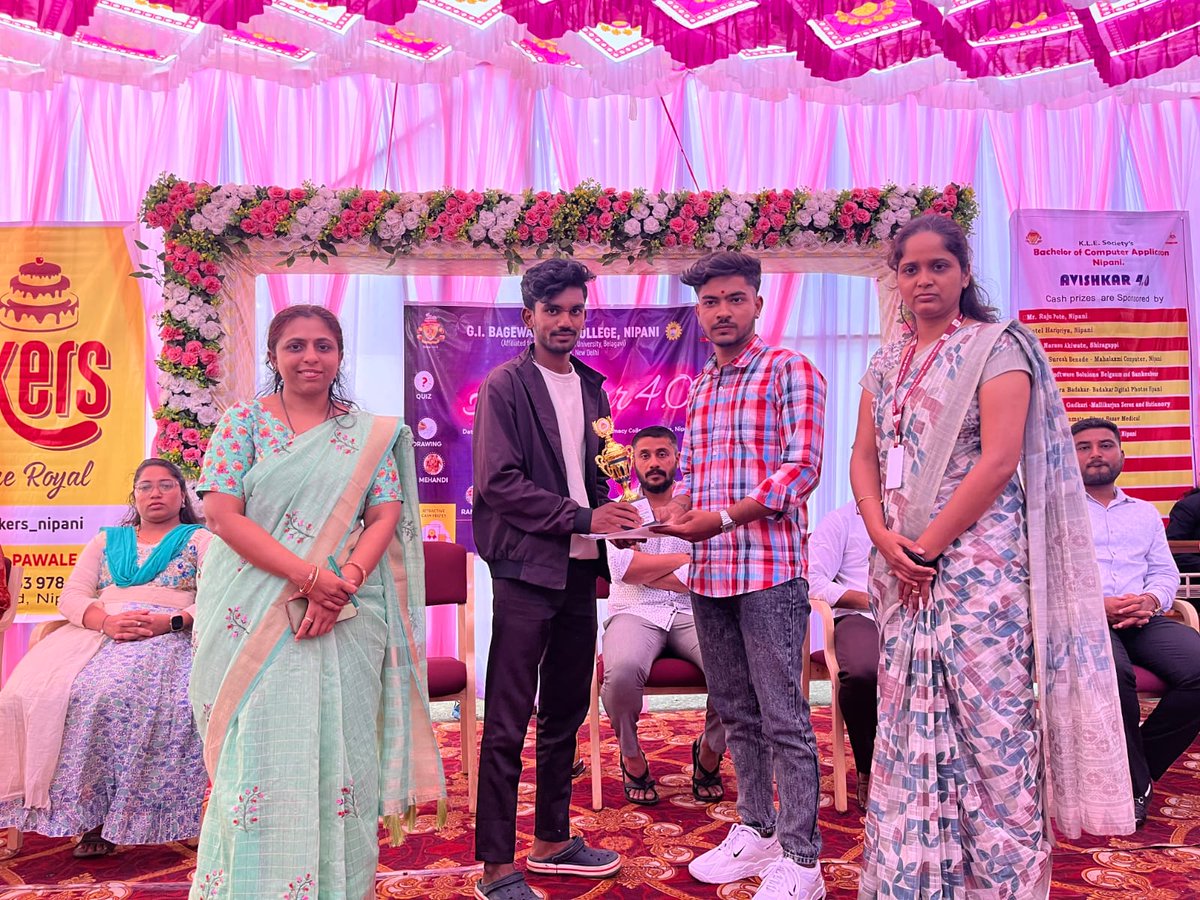 KLE_bca_nipani's tweet image. Lights Camera Action  and Victory!
A big round of applause to our Reels Making Event Winners of Avishkar 4.0  

1st Place – Mr. Shreedhar Kachare DS Nadage PU College, Karatga

2nd Place – Mr. Samarth Kamble KLE&apos;s PU College, Raibag

Keep creating, keep inspiring, and keep vibing
