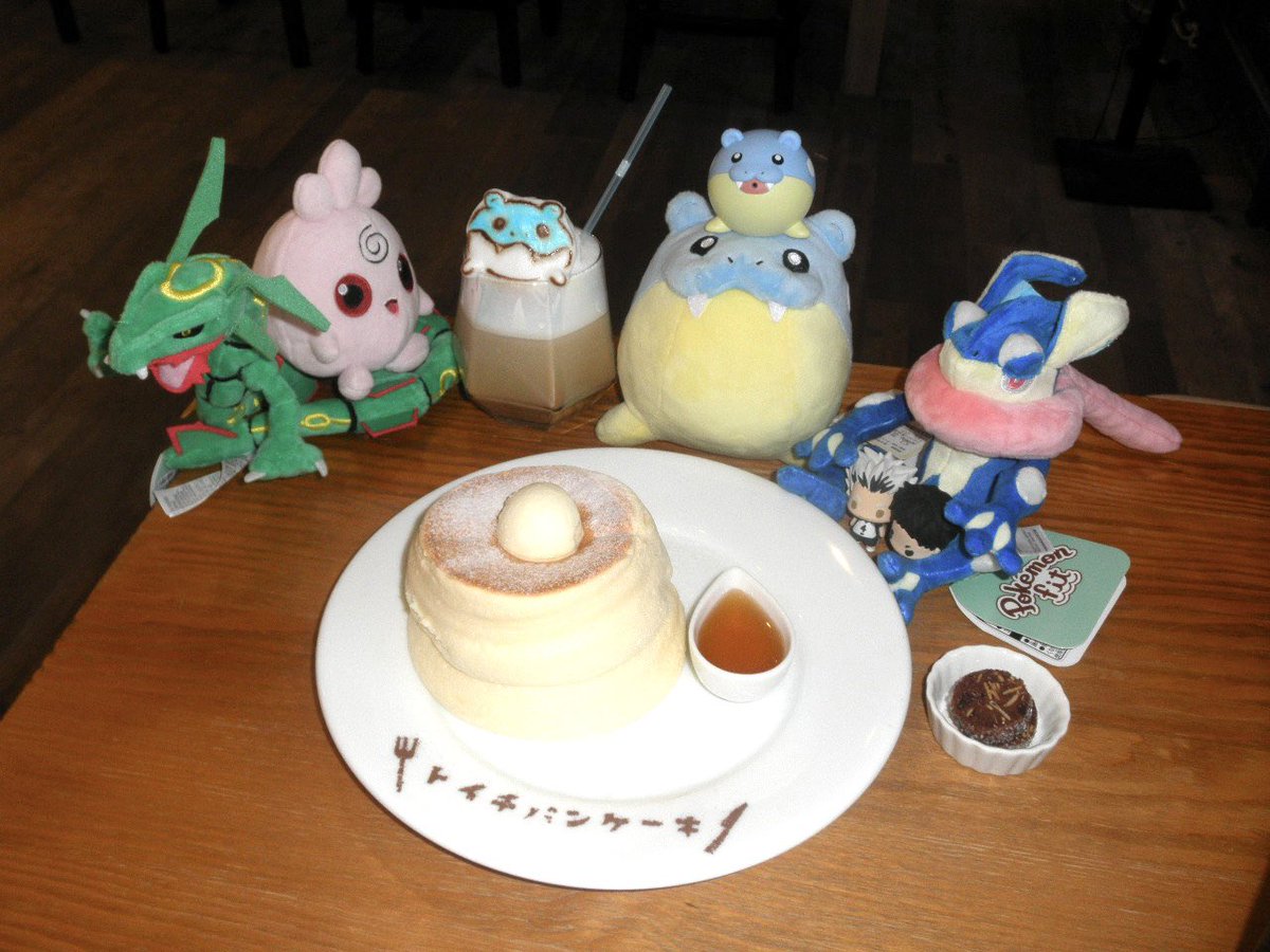 가좍사진 ㅎㅎ
거다이레쿠쟈 사려다가 돈 없어서 미니레쿠쟈 산 건데 . 팔에 완장처럼 달고다닐 수 있어서 오히려 맘에 들었더요..///
그리고 푸푸린도 구석에 딱 하나 남아있던 녀석이랑 눈 마주쳐갖고 럭키하게 겟또했다제 ww