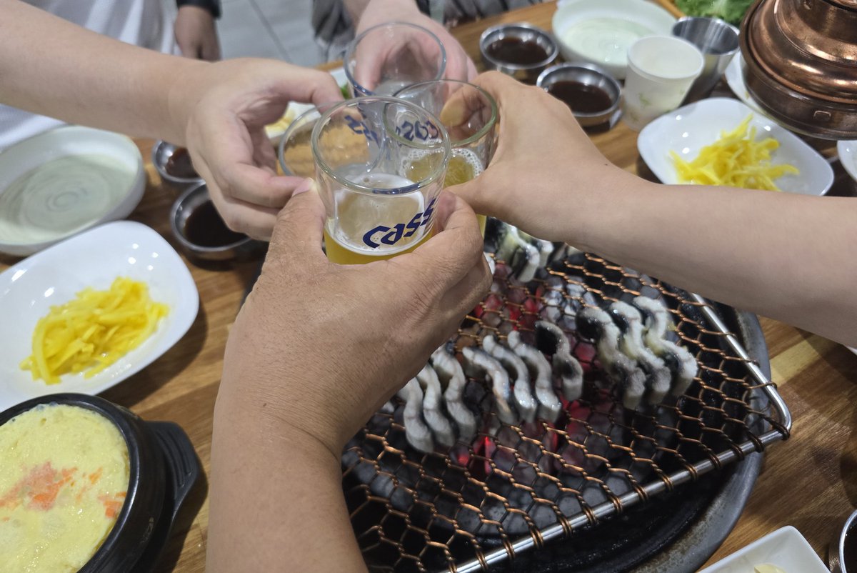 맛있는 저녁식사후 핫했던 지난 어느날~👌커플 한팀과 멀리서 와준 초대남 함께 엉킨 스왑현장
종일 웃고 수다떨고 즐거운 시간이였어요😁😁👍👍👈
언제 또 볼끄나? 가까이에 있으니 좋구나~🥰🥰

#부커만남 #스와핑 #초대남 #부부 #커플