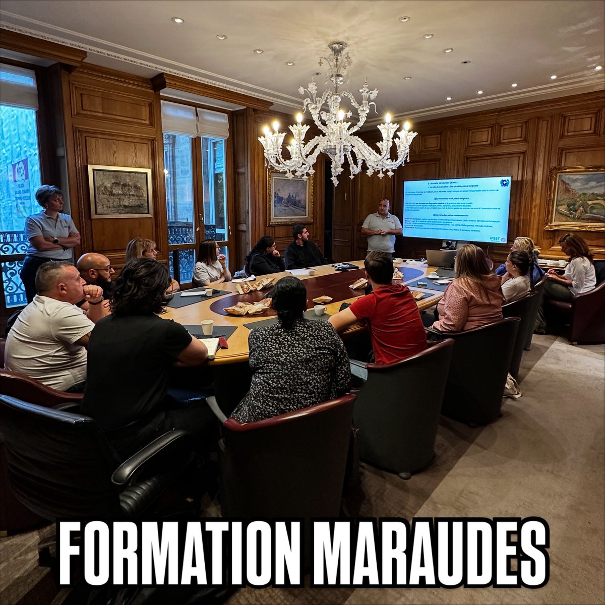 Ce matin, démarrage de la formation pour les #MaraudesBleues grâce à nos amis de #IFSST. Une formation de secourisme adaptée aux personnes #SDF et une approche psy grâce notamment à notre partenariat avec Madame Sabine Grégoire, psychologue spécialiste des situations de crise.