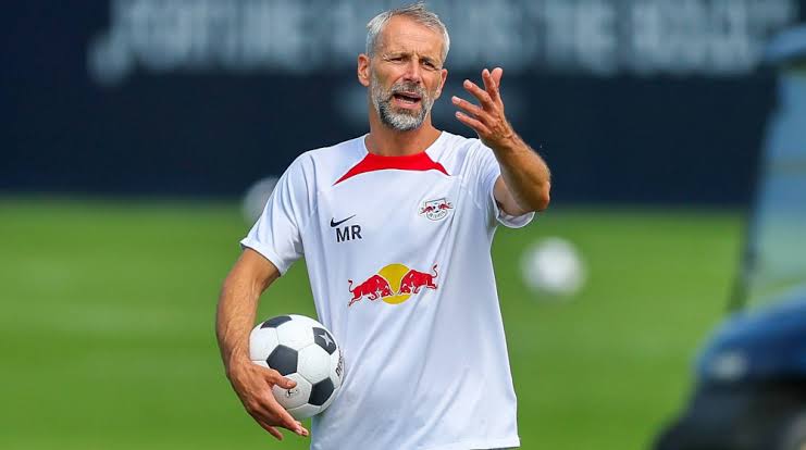 Marco Rose bildiğim kadarıyla boşta 

Şimdiden bağlayın Sergen Yalçın zaten gidecek 2 maç sonra

Bana kalsa 70 dakika  necip oynatan hocayı saniye tutmam da.

Leipzig in taktisyen Alman  hocası...

Mesleği teknik direktörlük 
Cv sinde YouTuberlık yok.

Futbol ciddi iştir .