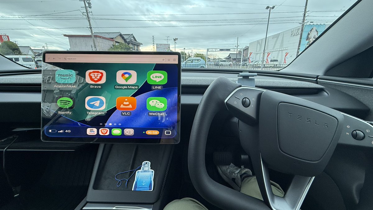 teru_cobba's tweet image. 俺のテスラモデル3CarPlay使えるようになったよ。
配線なしで簡単接続可能。
プレミアムコネクティビティーが値上げになるから11月以降これでしのごうかな。
#tesla #model3