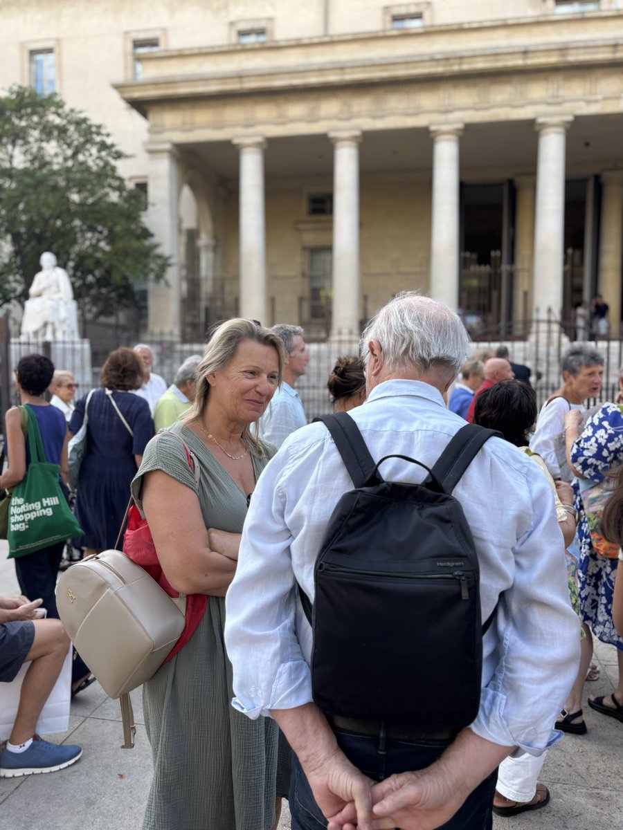 ✨ Ouverture des #JEP2025 à Aix !
<a href="/Philippe_Kln/">Philippe Klein</a>, président d’#AixAutrement, et <a href="/BendeleBeatrice/">Beatrice Bendele</a> étaient présents.

Un grand bravo aux étudiants pour leurs joutes oratoires.

🌳 Ensuite, échanges conviviaux au parc Jourdan avec les habitants de Saint-Jérôme.

#aixenprovence