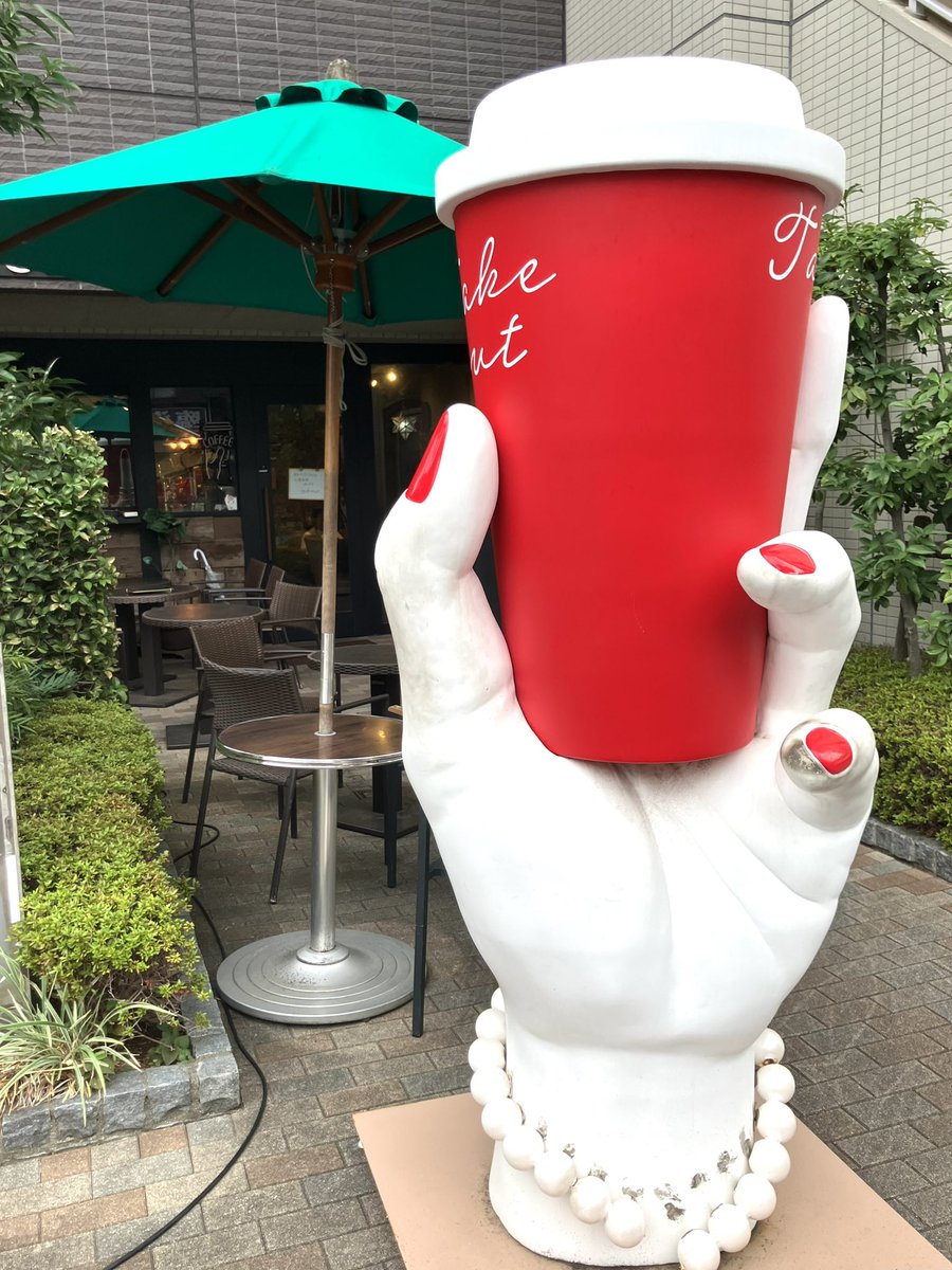otomaro3's tweet photo. カフェの白い手が怖かった😱 https://t.co/EaDFG3wbPF