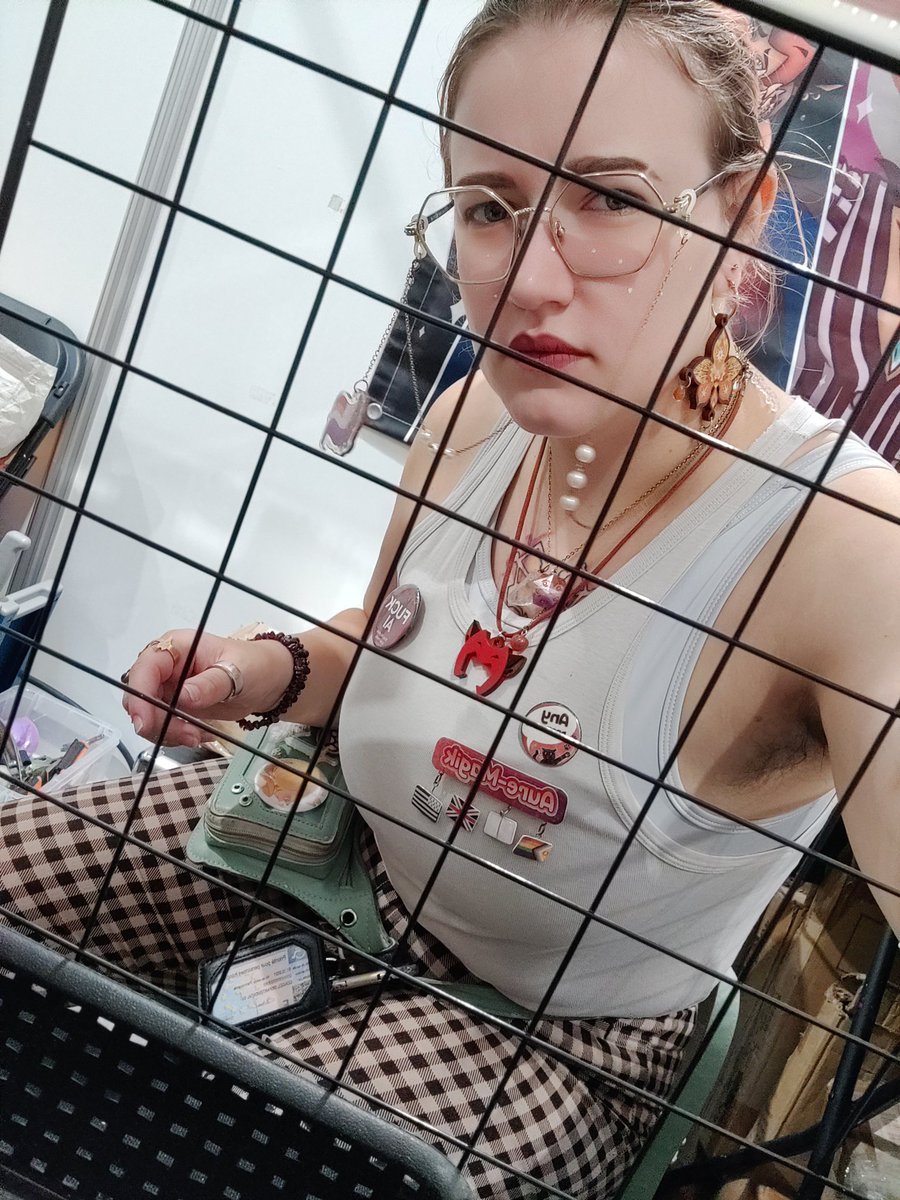 Mais purée faites gaffe, vous vous êtes encore enfermé dans ma cage à autiste, au stand n°82, à la convention Boc'n'geek !!!