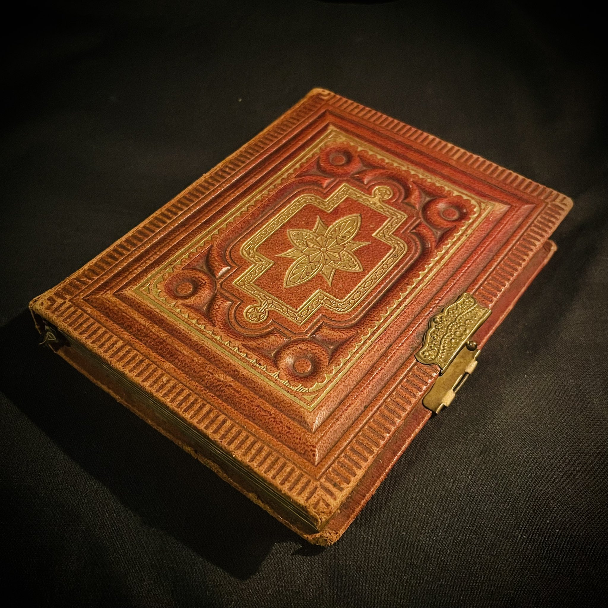 ジグ様　未使用　箱入り　Art Leather　超豪華　革製　写真アルバム Zippo ジッポー 革巻き レザー ワークス カオス Leather Works