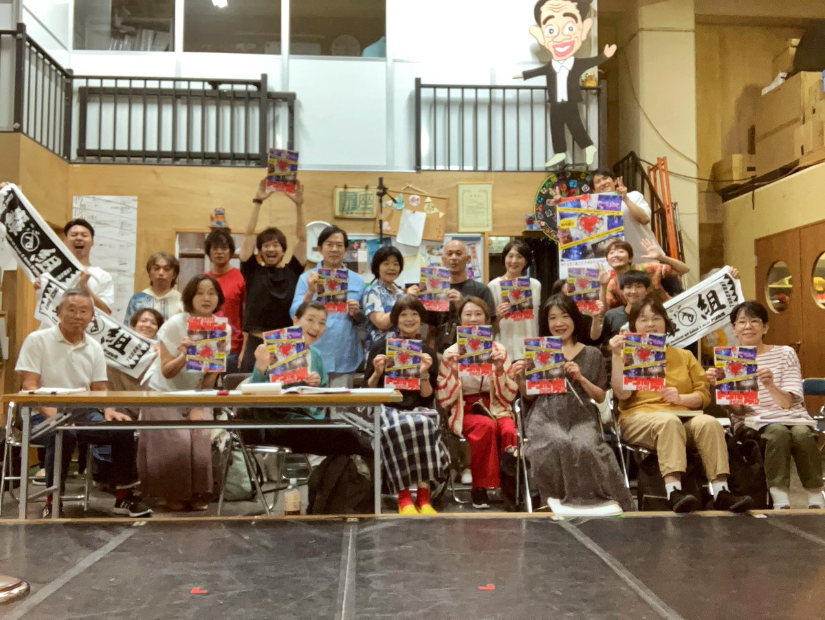 T_Todoroki2024's tweet photo. 今日は��扉座大人サテライト」にお邪魔して、公演のお知らせをしに行ってまいりました！💫

扉座メンバーは大人サテライトの公演をお手伝いさせていただいたり、扉座公演で共演したこともあるんです😳

あたたかく迎えてくださり、ありがとうございました！🙇‍♂️✨
#ドリル魂2025
#ミュージカル https://t.co/iExkoFLFOl