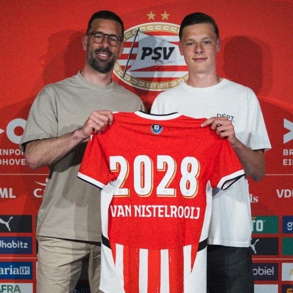 Footballogue's tweet image. Le PSV U17 va pouvoir aligner cette association en pointe cette saison :

🇳🇱 𝗟𝗜𝗔𝗠 𝗩𝗔𝗡 𝗡𝗜𝗦𝗧𝗘𝗟𝗥𝗢𝗢𝗬 (𝟭𝟳 𝗔𝗡𝗦, 𝗙𝗜𝗟𝗦 𝗗𝗘 𝗥𝗨𝗨𝗗)

𝗫

🇳🇱 𝗦𝗘𝗕 𝗛𝗨𝗡𝗧𝗘𝗟𝗔𝗔𝗥 (𝟭𝟲 𝗔𝗡𝗦, 𝗙𝗜𝗟𝗦 𝗗𝗘 𝗞𝗟𝗔𝗔𝗦-𝗝𝗔𝗡)

Liam Van Nistelrooy a même déjà signé son…