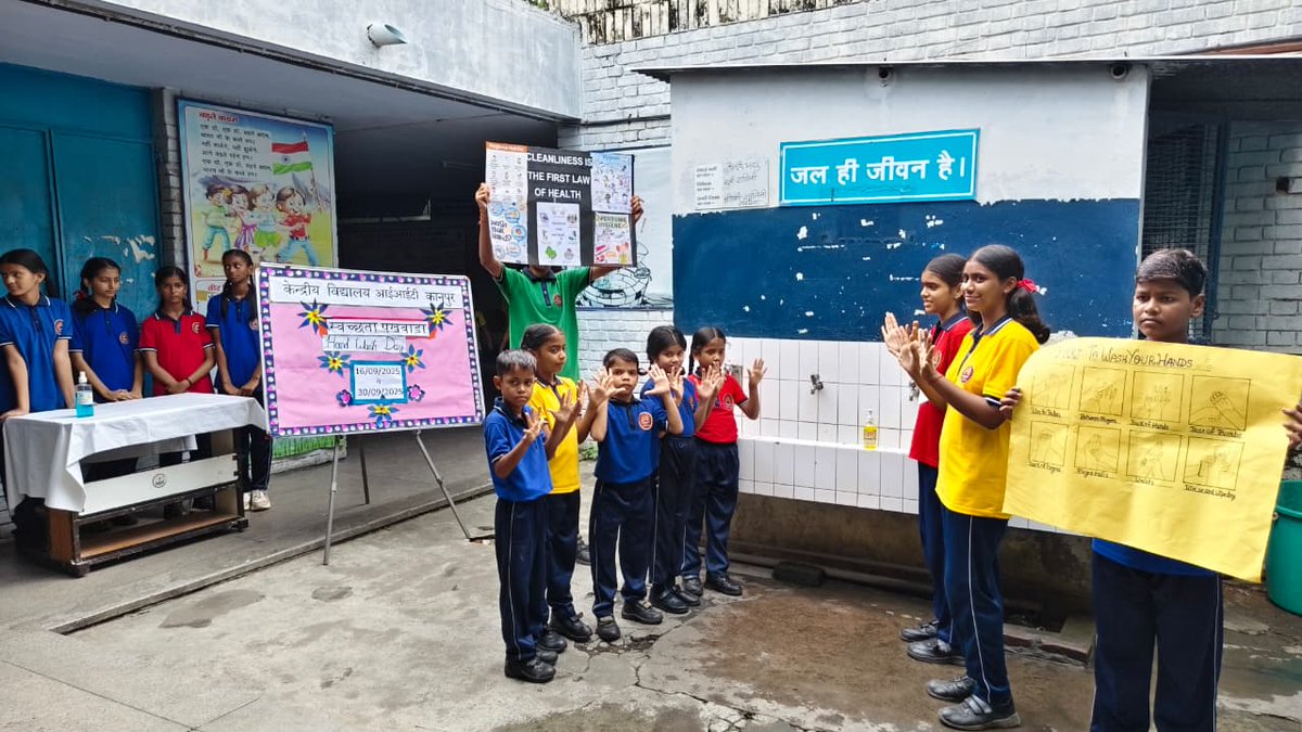 kviitkanpur's tweet image. आज स्वच्छता पखवाड़ा के अंतर्गत स्लोगन लेखन एवं अन्य रचनात्मक प्रतियोगिताएँ उत्साहपूर्वक संपन्न हुईं।
प्रतिभागियों ने स्वच्छ भारत के प्रति जागरूकता और सृजनशीलता का सुंदर संदेश दिया। 
#SwachhtaPakhwada #SloganWriting #SwachhBharat #CleanIndia
@agrawalmanindra
@IITKanpur
@KVS_HQ