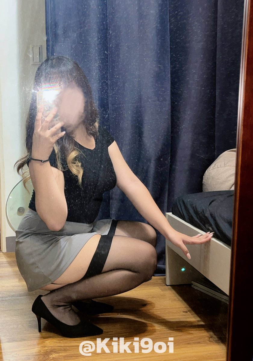 ♱୨୧♱ 

今天Kiki老師上線啦
嘻嘻
不過老師穿高跟鞋的功力要再加強嗚嗚

你各位要乖乖上課啊😡
不然老師打打ㄡ

#BDSM  
#女教師
#老師就是要穿吊帶襪ㄚ