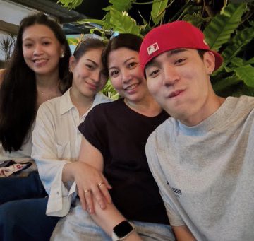 eyesformeonly's tweet photo. #NOTOEDIT #NOTOAI #TEAMRIL #TEAMFAMSERVICE🥰🥰🥰🥰 https://t.co/cjJ6MiWg1J