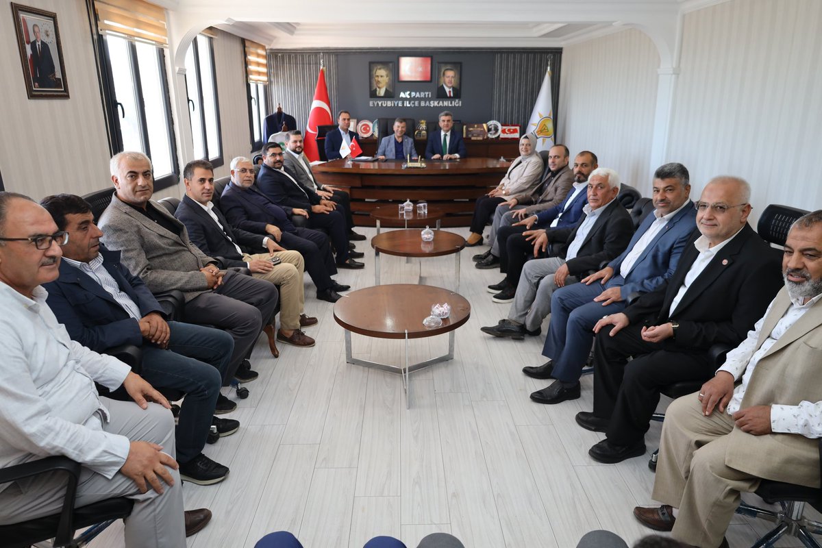 📍 AK PARTİ EYYÜBİYE İLÇE BAŞKANLIĞI

📌 Biz birlikte büyük bir aileyiz.

Milletvekilimiz Mehmet Ali Cevheri, İl Başkanımız Mehmet İlhami Günbeği ve İl Gençlik Kolları Başkanımız Furkan Küçük, İlçe Başkanımız Süleyman Elgün ve yönetim kurulumuzu ziyaret ettiler.

Saha