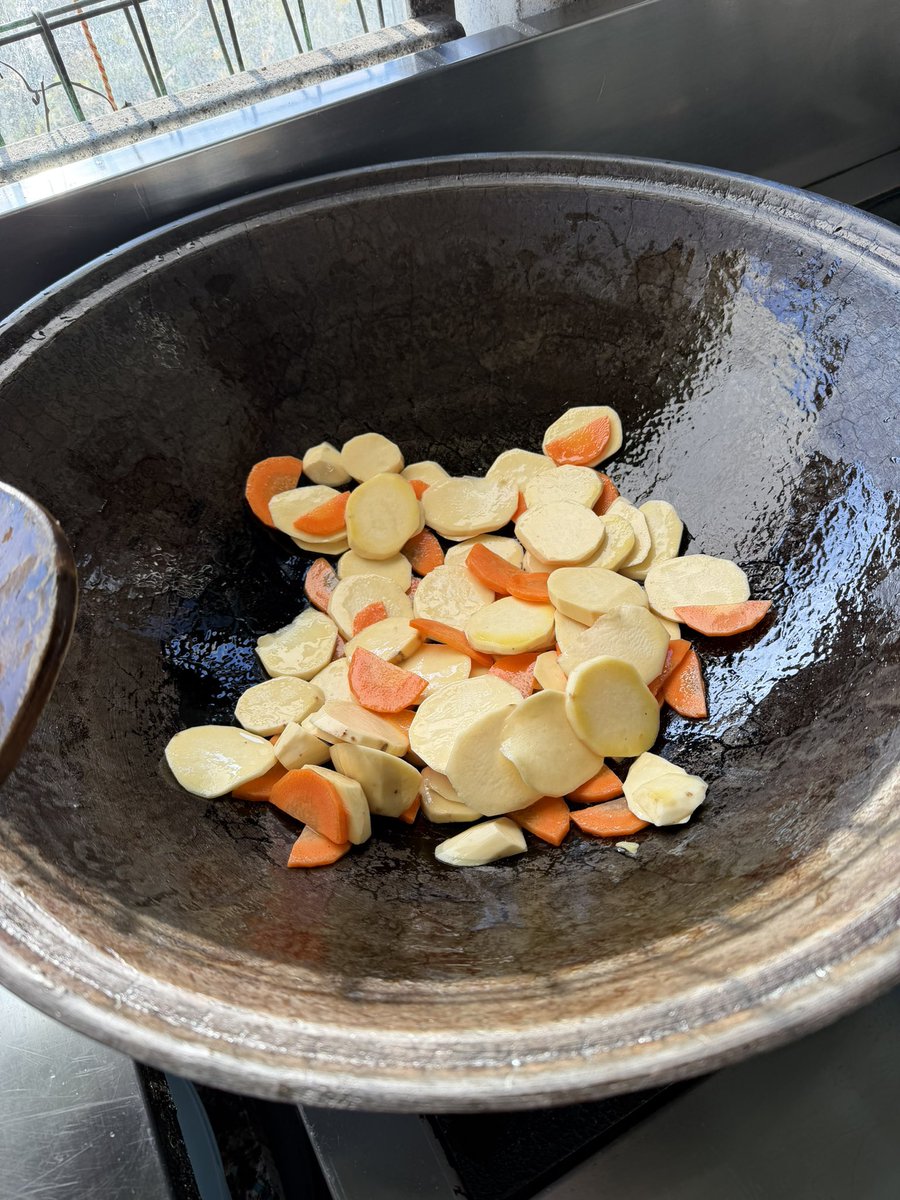 닭갈비 할라구 솥뚜껑 꺼냄 ㅋㅎㅋㅋㅋ