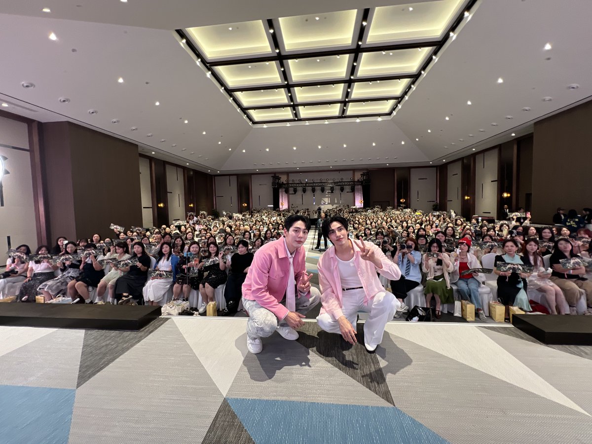 THANK YOU SHANGHAI💘

UPPOOM WITH MOLLY TEA
#UPPOOMxMOLLYTEA
#poompps