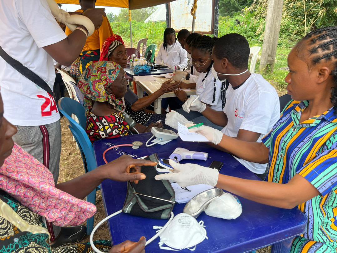 ujunwa112's tweet photo. This is one of what we have been doing in accordance to healthcare delivery, raising awareness on healthcare issues to people. Doing basic investigations, giving vaccines, drugs, giving health education, helping those in need of medical assistance. https://t.co/FawRrKnhGf