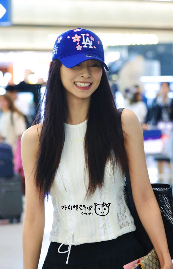 TWICE_MM1020's tweet photo. 250920 프리뷰 #쯔위

💙💙💙

#트와이스 #TWICE #TZUYU #子瑜 #ツウィ #abouTZU #RunAway

@JYPETWICE https://t.co/NEPJl5fcnd