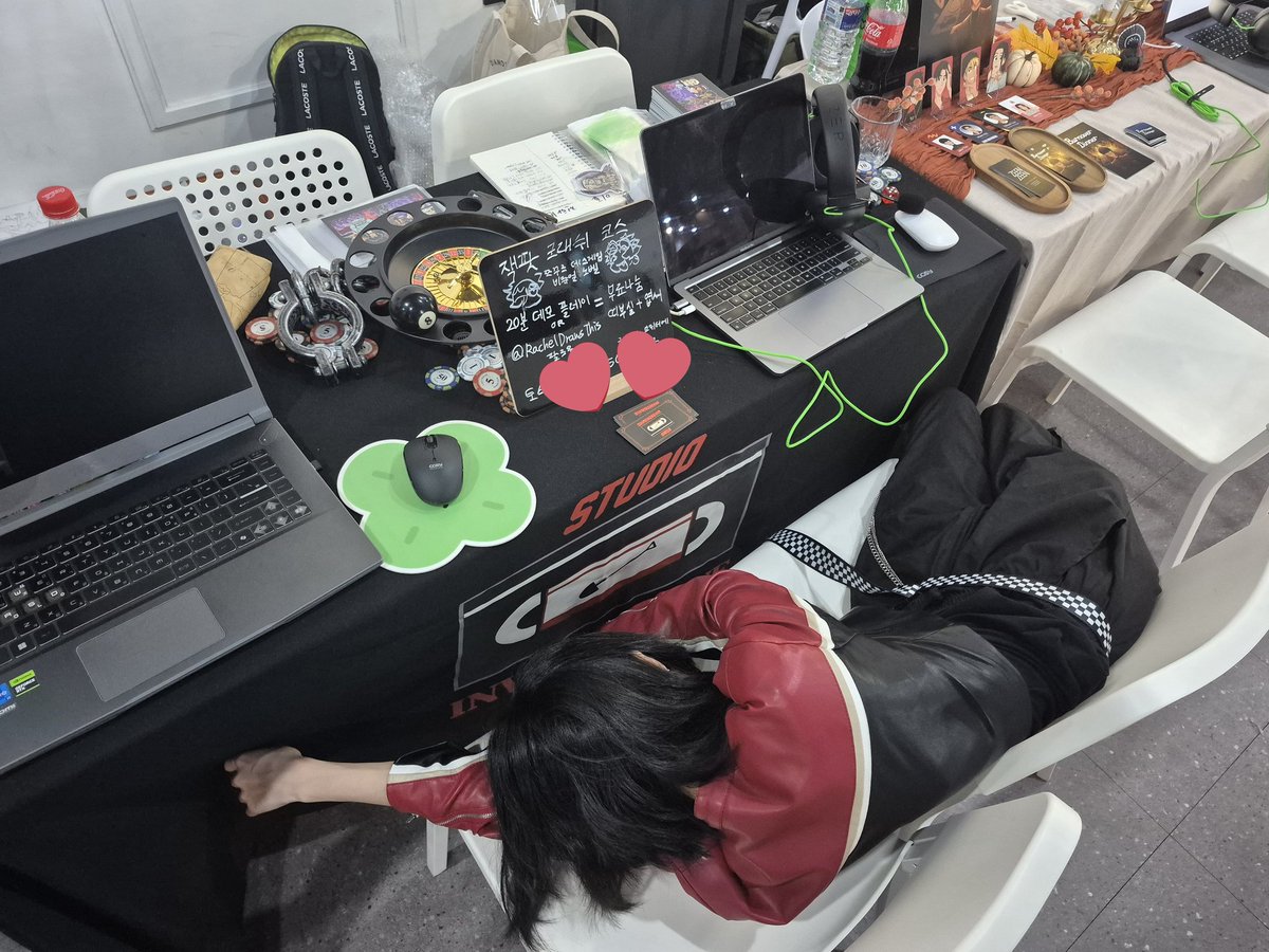 서울게임타운 전시 무사히 끝마쳤습니다! 먼길 와주신 모든 분들에게 정말 감사하고 다들 즐거운 시간 보냈길 바래요 ~~~ !!! 💞💞💞 여러 팬분들과 데모 플레이 해주시는 분들 만난게 정말 최고의 생일 선물이였어요 헤헤