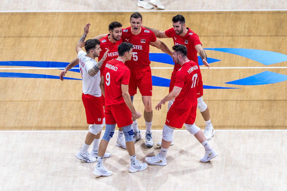 VolleyActu's tweet photo. LES TURCS NE LÂCHENT RIEN ET PRENNENT LE 2E SET 25-23 ! 1 SET PARTOUT ! 🇹🇷🇳🇱

📸 @volleyballworld