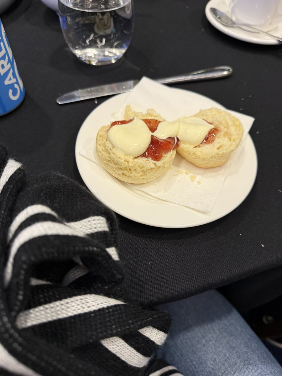 Sconesandcream tweet media