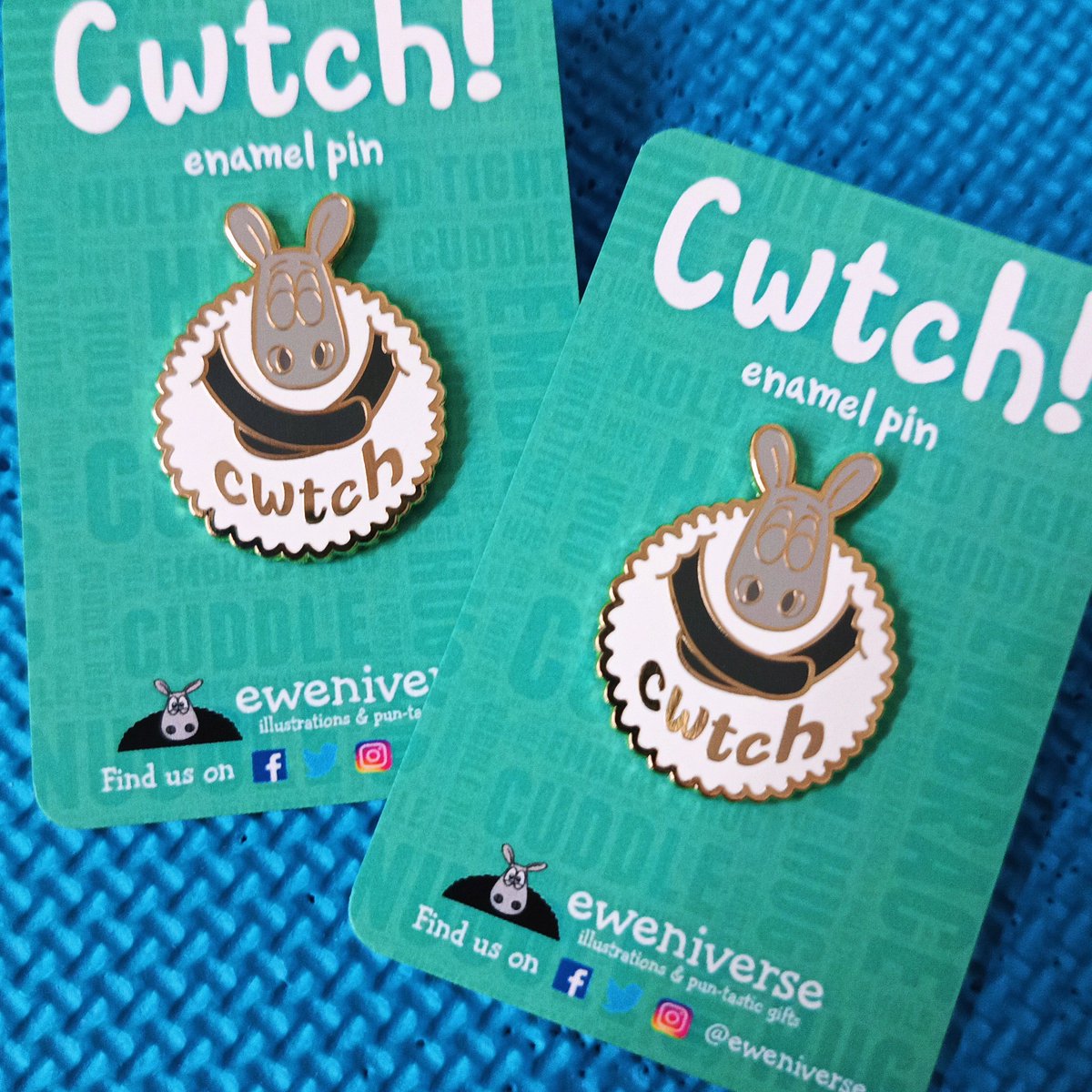 eweniverse's tweet photo. Good morning #UKGiftHour
Anyone for a Cwtch? 🤗🐑
Enamel pins at https://t.co/NNg0sSSHud
#shopindie #cwtch #sheep #sheepshop #shopsmall https://t.co/i4izoxYfGh