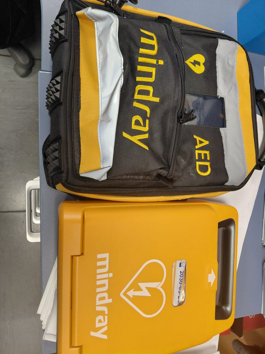 Empezamos con la renovación de equipos DESA, ayer fueron entregados 5 dispositivos nuevos, quedando una segunda fase de renovación de 6 equipos más, en 2026.
Acto entrega en base de Proteccion Civil Agrupación Las Rozas, por parte del Sr.Alcalde y Concejal.