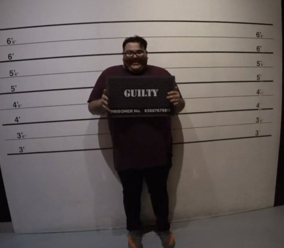 🚨​ BREAKING: The first mugshot of the streamer MarkyNextDoor (D4vd's bodyguard) just LEAKED after being arrested by Miami PD.