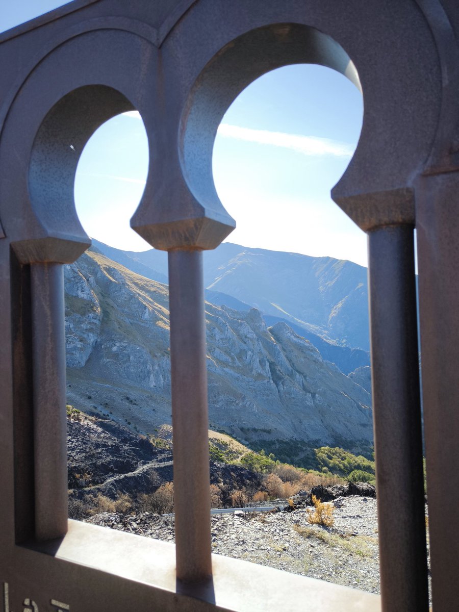 Nuestra #Tebaida uno de los lugares más especiales de #SoyBierzo Rodeada por el negro de los recientes incendios No olvidemos
Buen fin de semana
