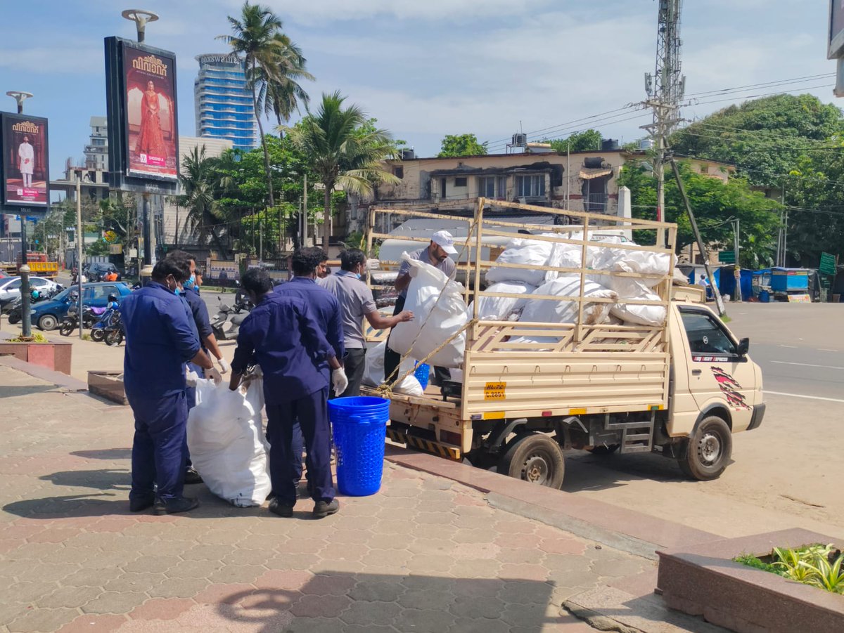 Ncscm_Moefcc's tweet photo. "On 20th Sept, citizens, MoEFCC & Kerala Govt. came together at Kozhikode Beach for #ICCD2025 & #SevaParv. Litter was collected, awareness raised, and proper disposal ensured—working hand in hand for cleaner, healthier coasts! ♻️ #CleanBeaches"@moefcc @CPCB_OFFICIAL #beatplastic. https://t.co/eGnFwc9LCf