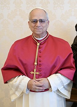 CesareSacchetti's tweet photo. Papa Leone XIV:"la famiglia è padre, madre e bambini. Nel Nord-Europa stanno già pubblicando dei riti per la benedizione di persone che si amano reciprocamente."

Papa Leone, @Pontifex_it, sta smantellando le varie eresie e aberrazioni di Bergoglio, ma la cosa che colpisce di più è che lo fa con astuzia, senza mai attaccare apertamente Francesco. Il gesuita Martin, l'alfiere del mondo LGBT, e monsignor Savino avevano teso un'imboscata al papa con le loro false dichiarazioni sulla "benedizione" del papa al dialogo con il mondo LGBT. Leone ha subito disinnescato la trappola della lobby gay.
https://t.co/GgvOYXPsci