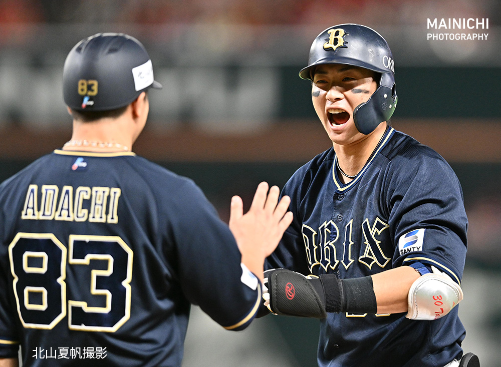 ソフトバンクはオリックスと対戦、同点で迎えた９回に勝ち越され勝利を逃しました。
写真は九回に勝ち越し適時打を放って喜ぶオリックスの叫ぶ広岡大志選手です。
写真特集はこちらで　　mainichi.jp/graphs/2025092…