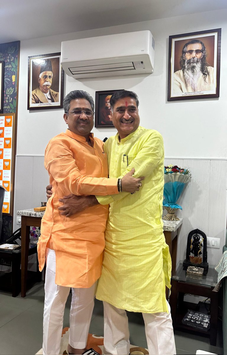 SatishGautamBJP's tweet image. अपने कठिन परिश्रम, संगठन कौशल और राष्ट्र सेवा से हर जन को गर्व की अनुभूति कराने वाले भारतीय जनता पार्टी के राष्ट्रीय महामंत्री एवं पश्चिम बंगाल, ओडिशा व तेलंगाना के प्रदेश प्रभारी आदरणीय श्री @sunilbansalbjp जी भाई साहब को जन्मदिन की हार्दिक शुभकामनाएँ।

#happybirthday