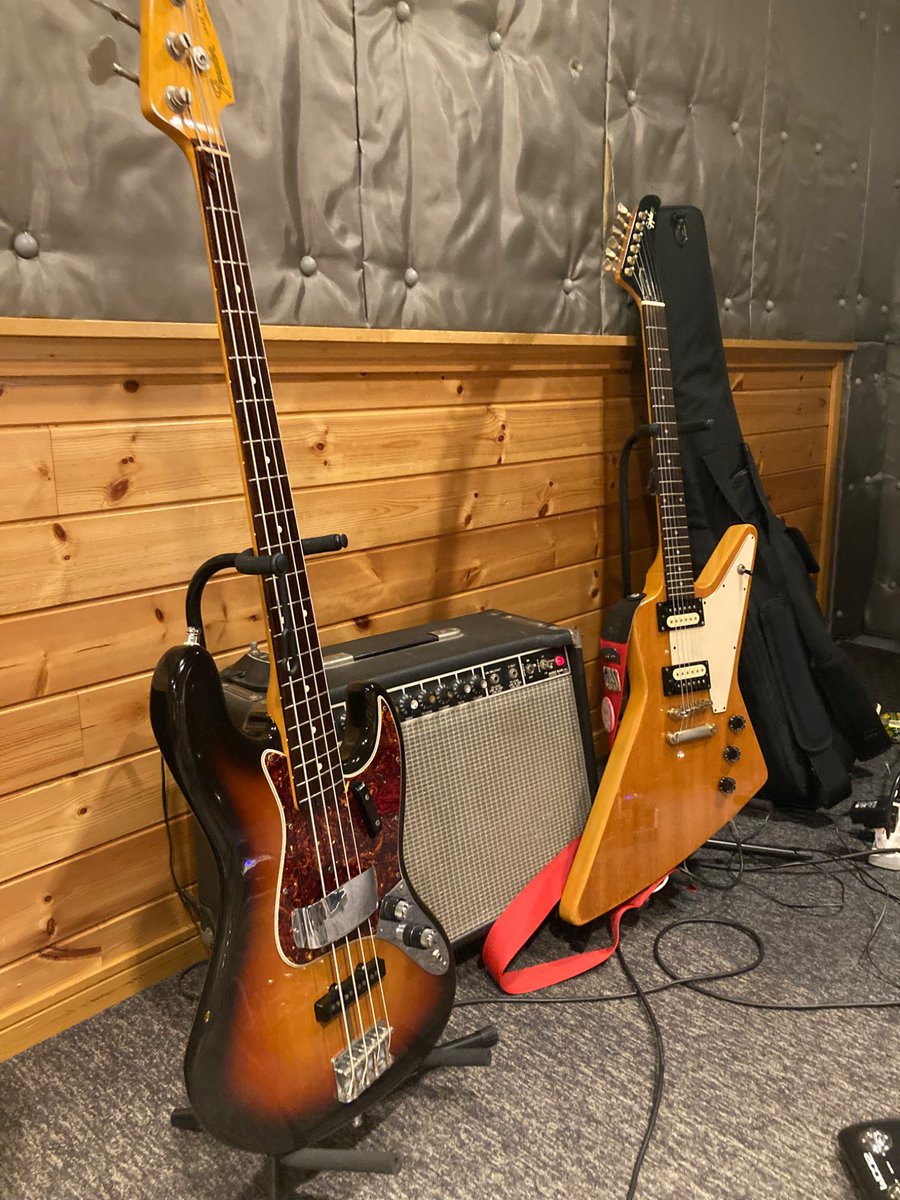 40年来付き合って来たミュージックマンのアンプ、今日バンドの練習でスタジオに持ち込んで２時間鳴らした後、楽器屋さんにドナドナされて行きました。ある晴れた昼下がりでした。