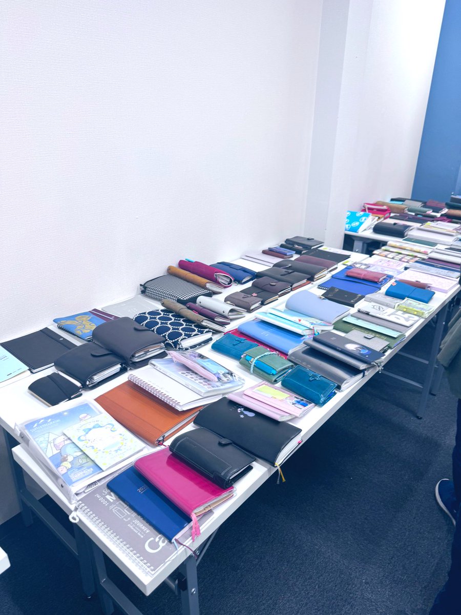 minon_notes's tweet image. #てちょけん 初参加してきました〜！
ほーんと楽しすぎた✨
M5システム手帳民がたくさんいらして嬉しかった！
皆さま熱量高くて、色々とお話伺って参考になりました！
ありがとうございます✨
また参加したいです٩(ˊᗜˋ*)و

手帳134冊、圧巻( *¯ ꒳¯*)
画角におさまらない🤣