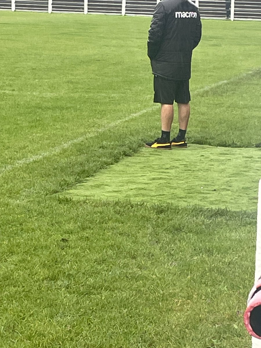 CrookSupporters's tweet image. The @LongridgeTownFC gaffer is a @crooktown_afc fan 😂😂⚫️🟡