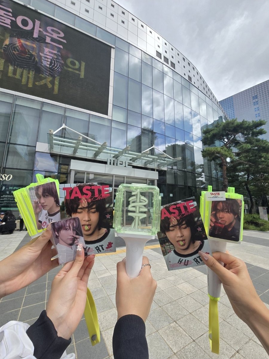 남자보느라 집못드간지 나흘이나됏다네요. . .