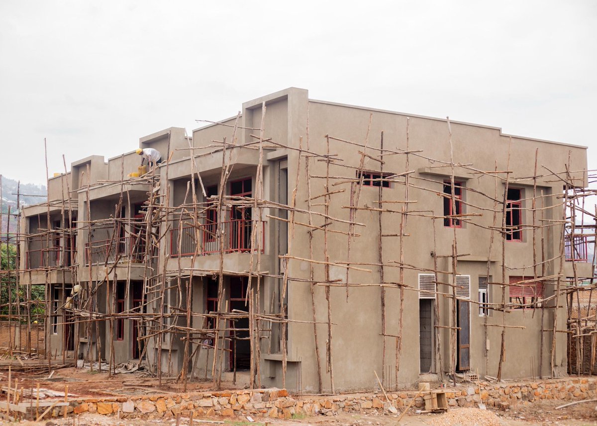 bichoulove72's tweet photo. 📍L'entreprise met en avant l'importance de la précision et du dévouement dans son travail. 
L'objectif est de construire un projet qui répond parfaitement aux aspirations et aux attentes des clients. (2/3)
#WeAreBuildBurundi
#FutureInTheMaking
#QualityAndExcellence https://t.co/DK5qcbqEWj