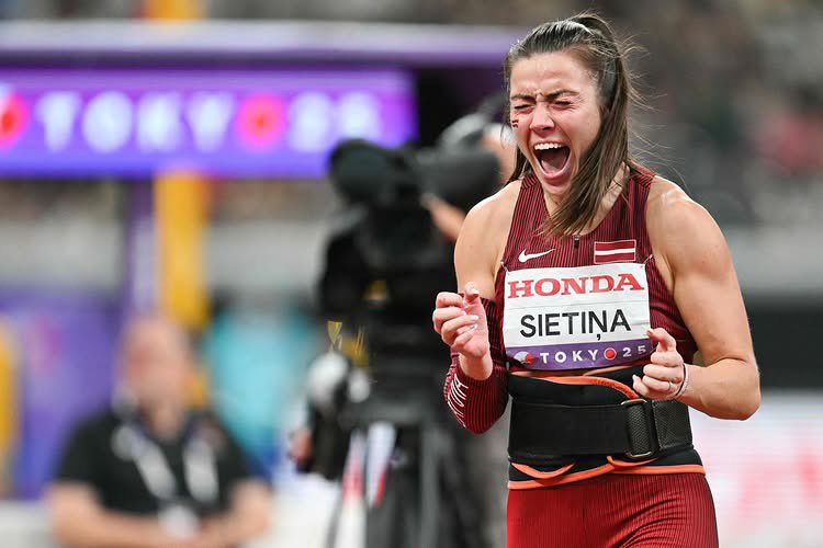 🔥 Šķēpmetēja Anete Sietiņa sestdien Tokijā ar jaunu personisko rekordu izcīnīja sudraba medaļu pasaules vieglatlētikas čempionātā.

👀 Pēdējā mēģinājumā Anete meta 64,64 metrus tālu, savu astoņus gadus seno personisko uzlabojot par 17 centimetriem.

📸 AFP/Scanpix￼