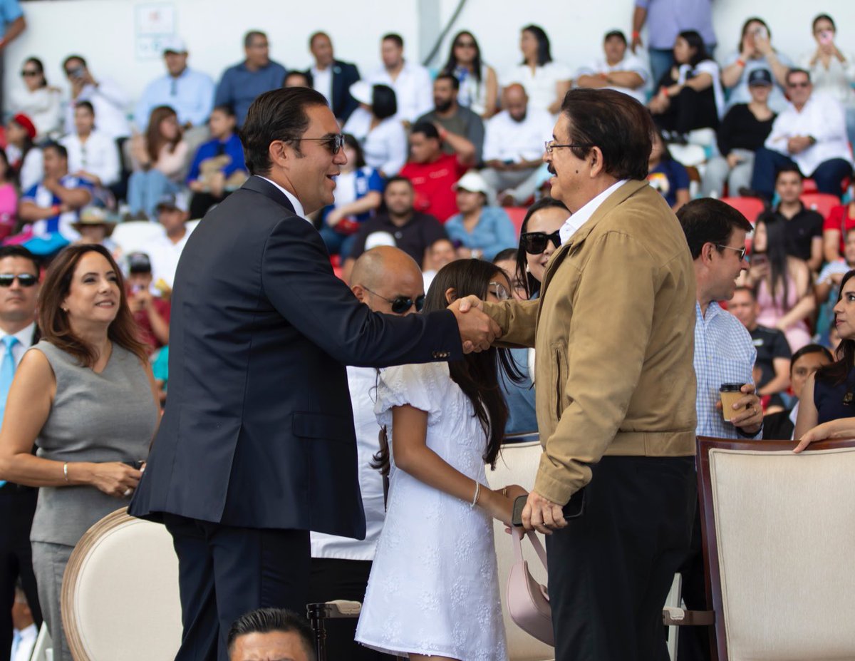 ¡Feliz cumpleaños <a href="/manuelzr/">Manuel Zelaya R.</a>! Agradecemos a Dios por tu vida y te deseamos muchos años más para que sigas construyendo victorias para el pueblo hondureño. 👊🏻🤠