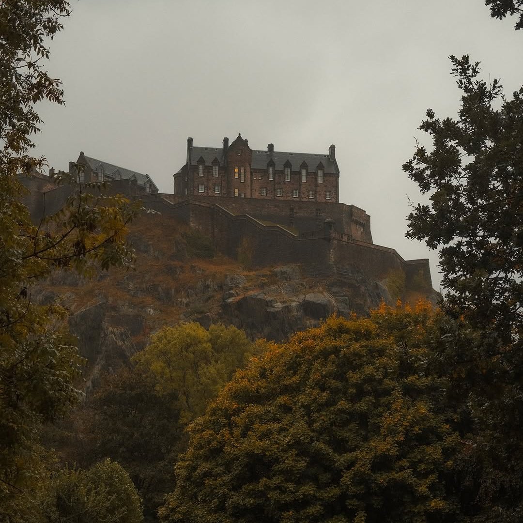 visualsofearth1's tweet photo. Edinburgh, United Kingdom https://t.co/nhothZdF0D
