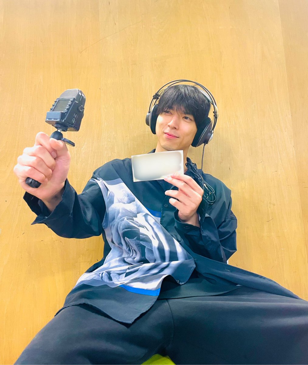 ホチキスvol.51 「ワンマイク」
最終稽古終了致しました！

キャスト、スタッフさん含め 1人も欠けてはならないこの舞台。
最高に面白い作品が出来上がっております！✨️
これは劇場で見てほしいです‼️

新国立劇場 小劇場にて お待ちしております！
#小松準弥 さんのオフショと共に✨

#ホチマイ