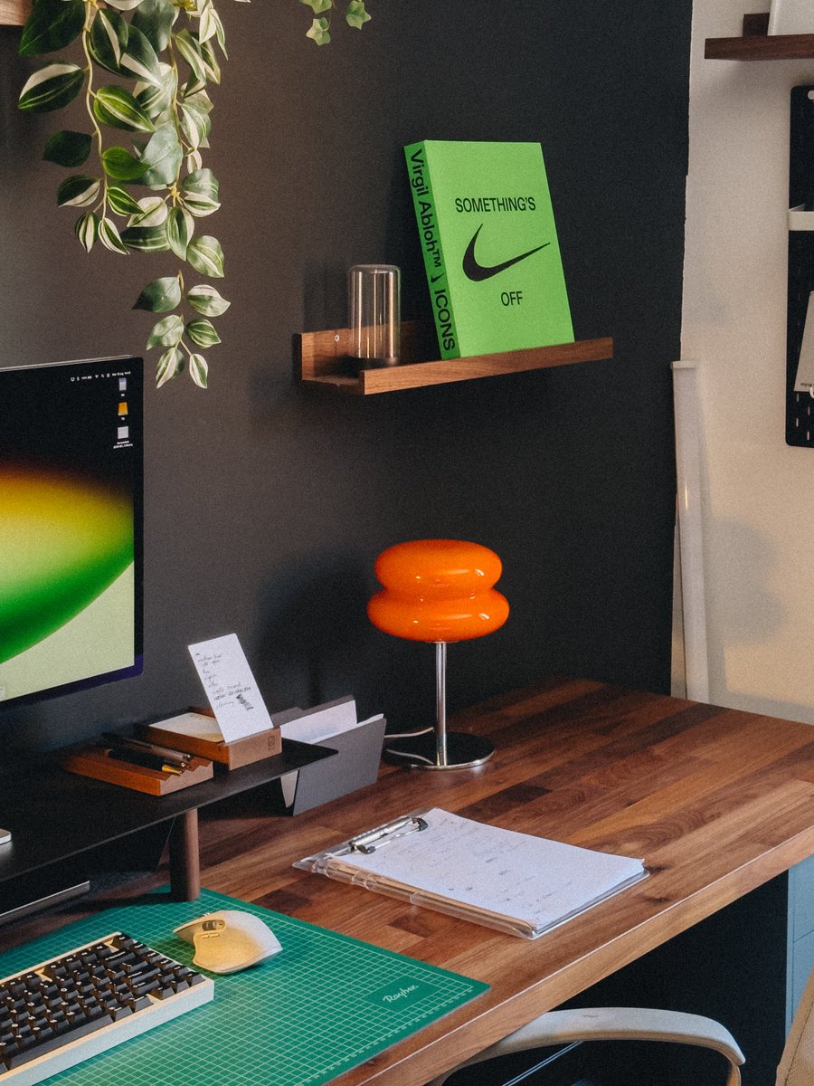 Mattia Giannattasio is an Italian tech content creator, digital designer, and filmmaker specializing in technology and visual storytelling.

This is his workspace ✨