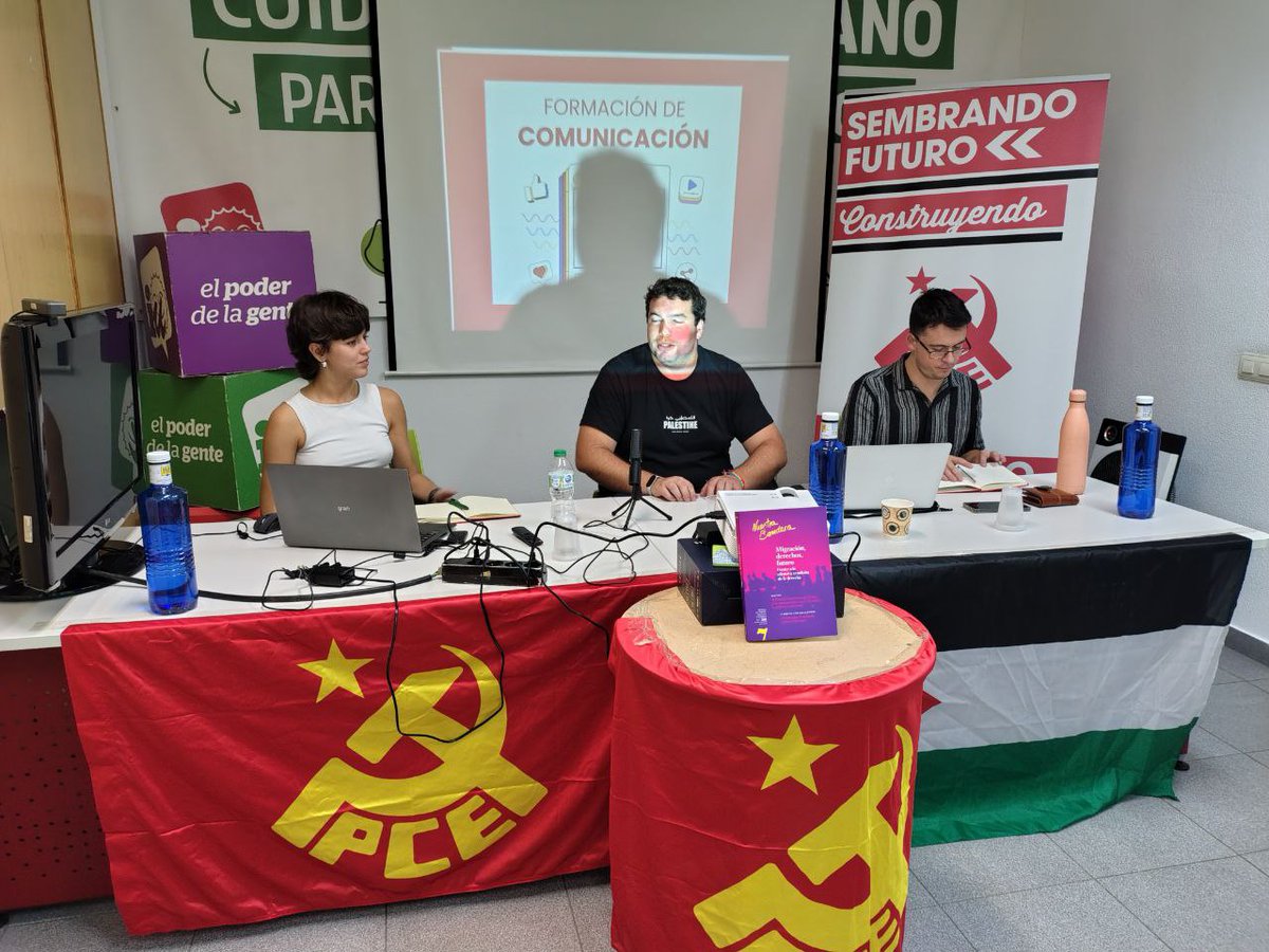 🔴 Escuela de Formación PCRM 2025

📚 Empezamos la tarde con el taller:
“Discursos contrahegemónicos” a cargo de Sara Naila y Miguel Montero.

#PCRM2025 #Antifascismo #Migraciones #ClaseTrabajadora
